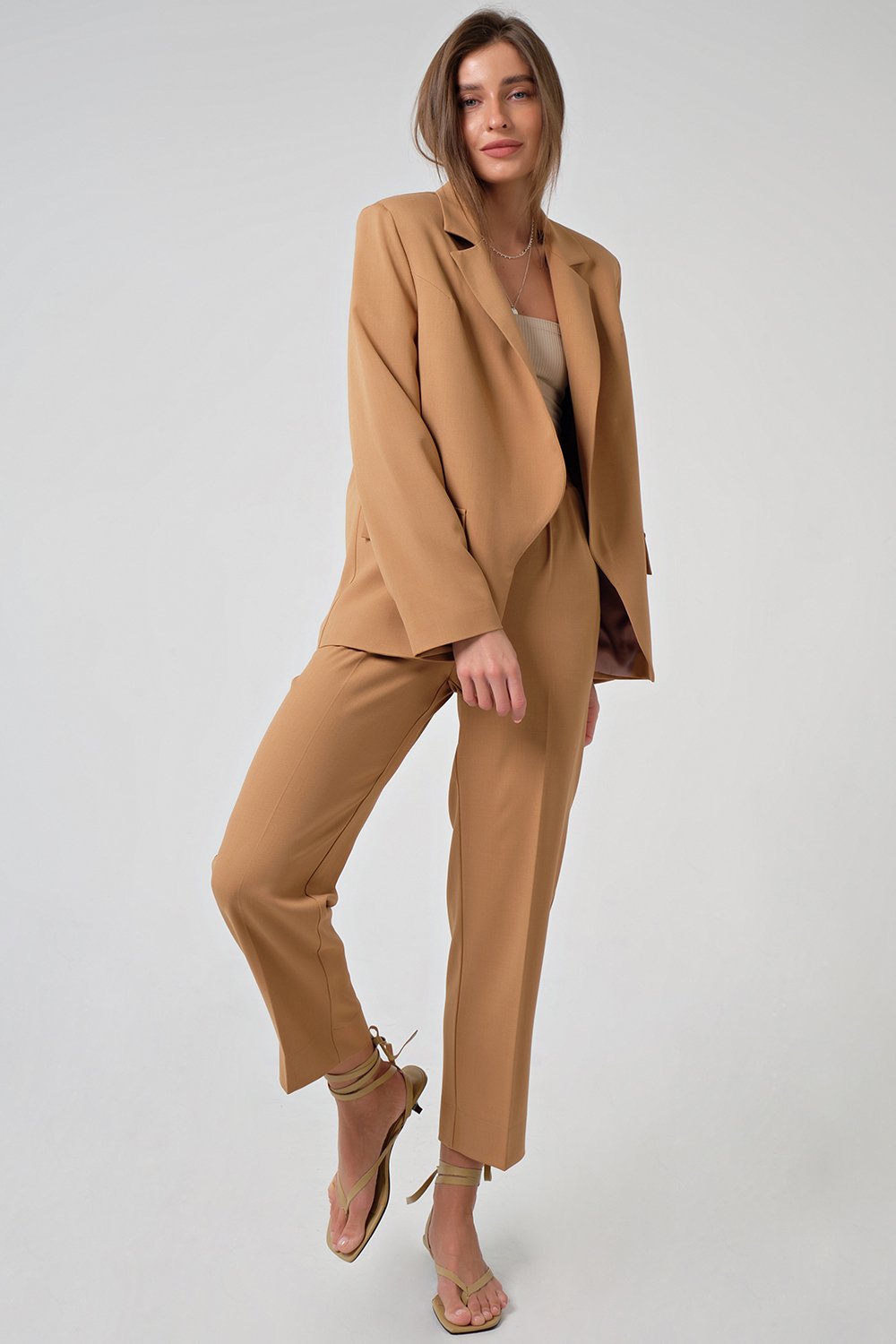 Костюм (жакет и брюки) 4152-06 песочный Fly арт.4152-06 оптом_фото3
