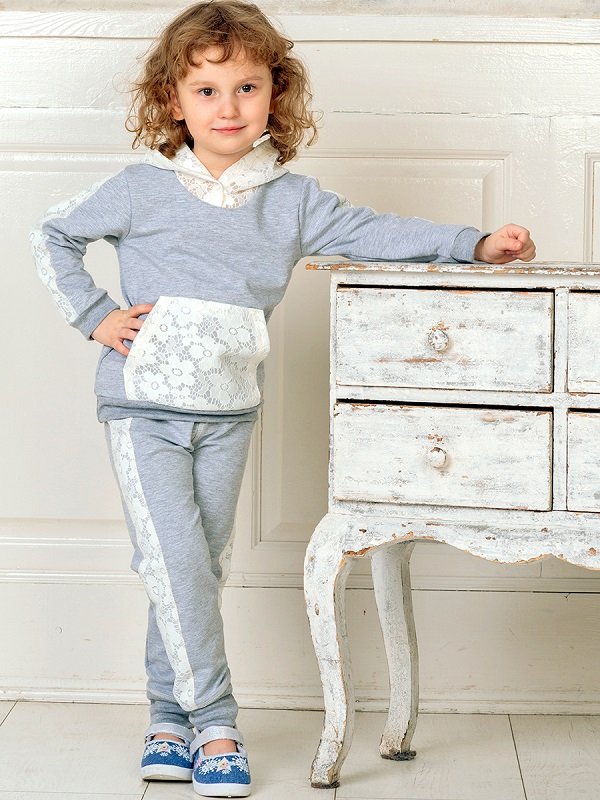 Костюм для девочки с гипюром, серый/молочный Дашенька арт.1531/055/002 оптом_фото1